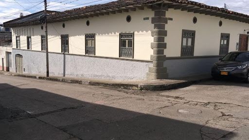 Casa en venta Huila Garzón Centro 896 m2 Habitaciones 11 Baños 6 Garajes 3 Precio $1050000000