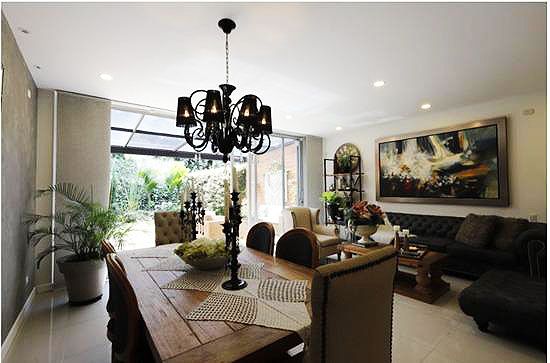 Casa en arriendo o venta Antioquia Envigado Loma El Atravesado 252 m2 Habitaciones 3 Baños 6 Garajes 5 Precio venta $1350000000 Precio arriendo $10500000