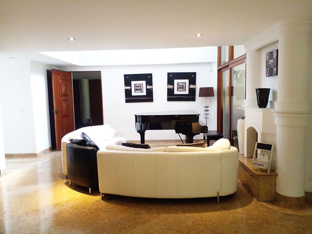 Casa en venta Antioquia Medellín El Tesoro 400 m2 Habitaciones 5 Baños 8 Garajes 5 Precio $2200000000