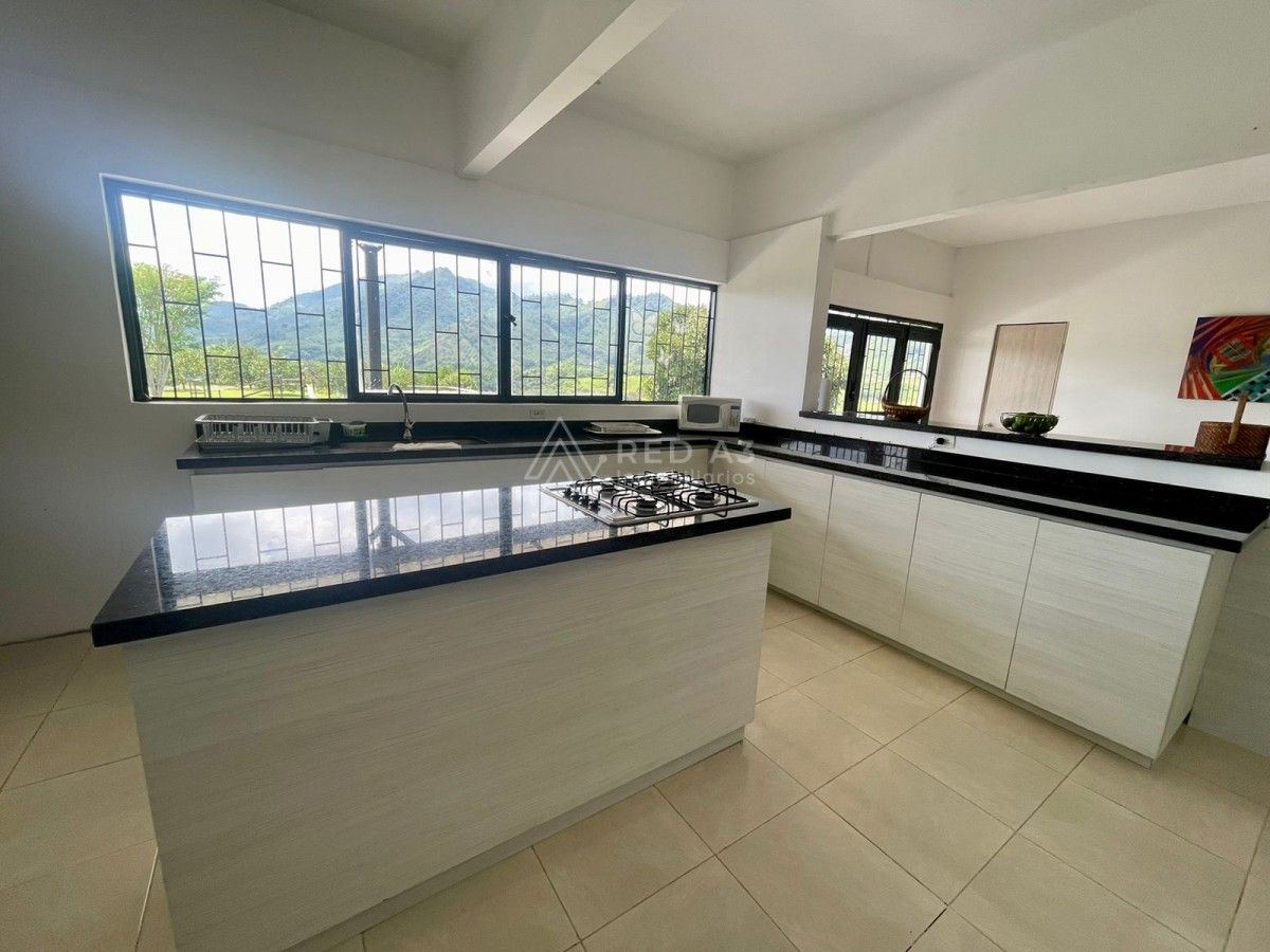 Finca en venta Risaralda Pereira Pereira 300 m2 Habitaciones 5 Baños 4 Garajes 4 Precio $1800000000