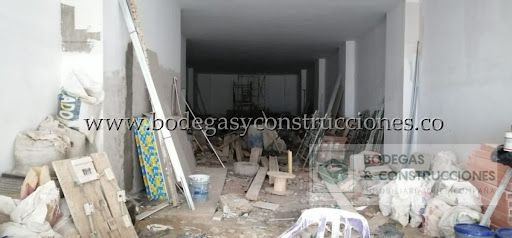 Local en arriendo Antioquia Itagüí Los Naranjos 300 m2 Habitaciones 0 Baños 2 Garajes 1 Precio $10000000