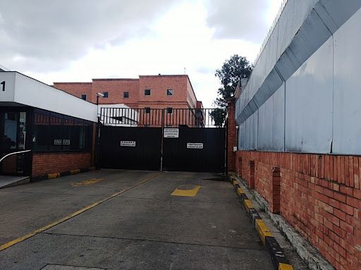 Bodega en venta Cundinamarca Bogotá Club Los Lagartos 800 m2 Habitaciones 0 Baños 5 Garajes 6 Precio $4000000000