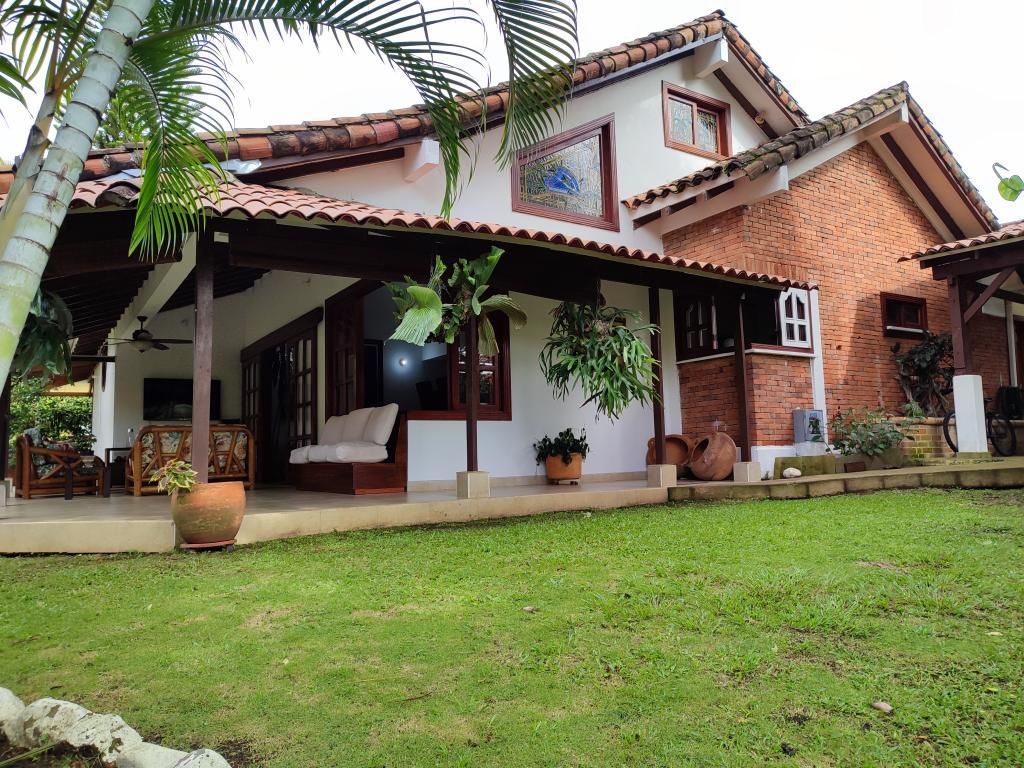Casa en venta Valle Del Cauca Cali Parcelaciones Pance 200 m2 Habitaciones 4 Baños 6 Garajes 3 Precio $1200000000