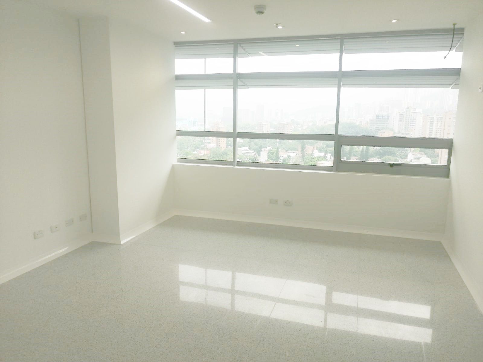 Local en arriendo Antioquia Medellín Patio Bonito 37 m2 Habitaciones 0 Baños 0 Garajes 2 Precio $3000000