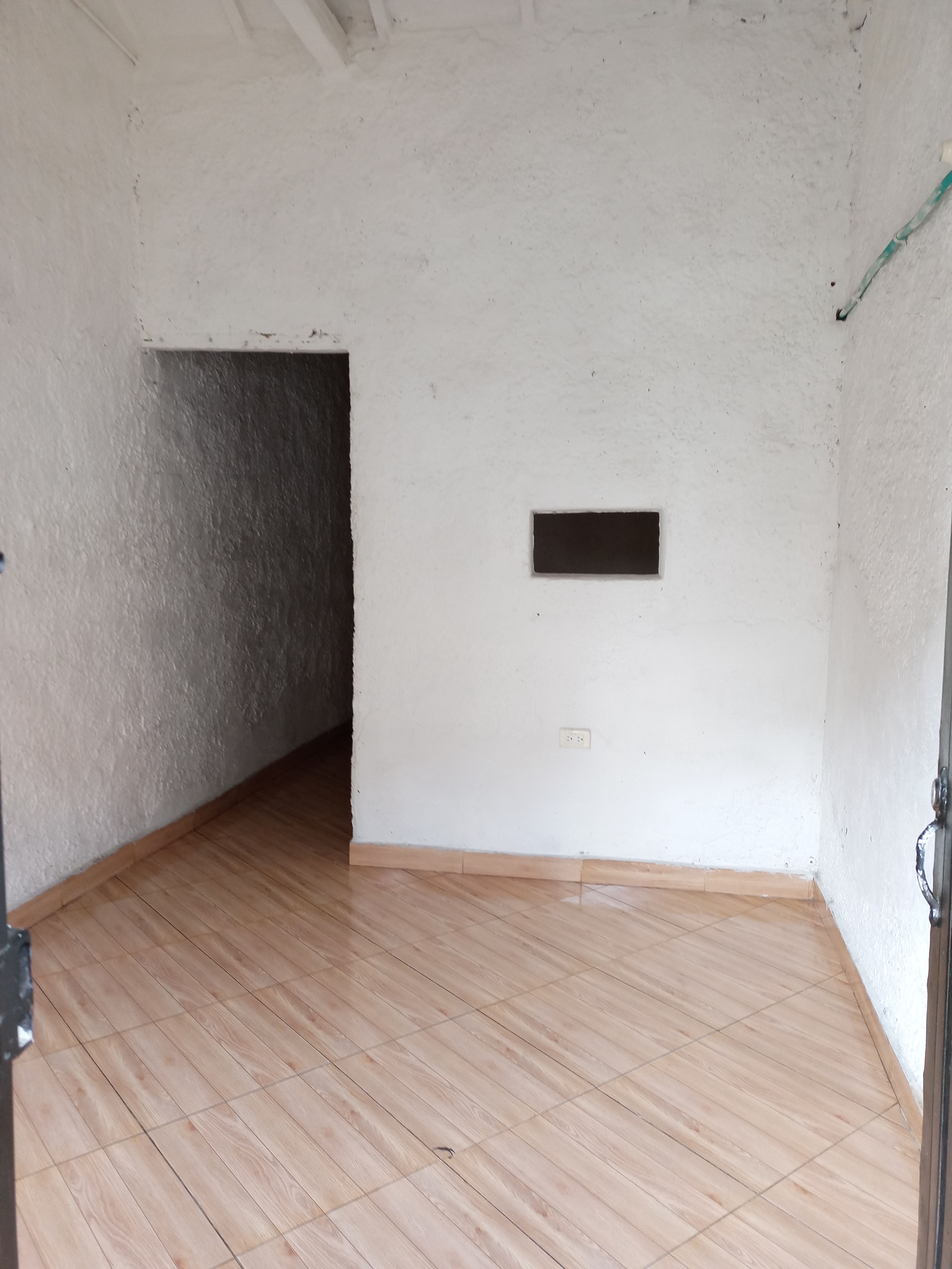 Casa en arriendo Antioquia Medellín Manrique Oriental 60 m2 Habitaciones 2 Baños 1 Garajes 0 Precio $1100000