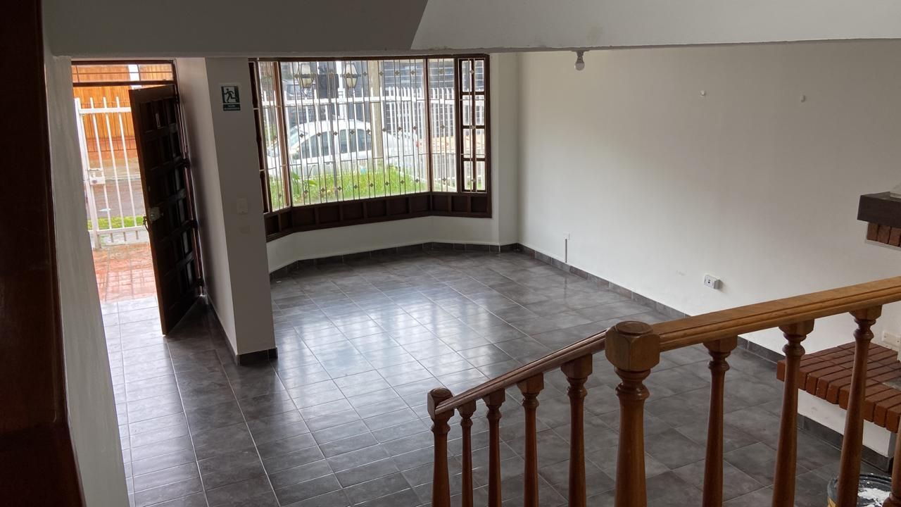 Casa en venta Cundinamarca Bogotá Alhambra 330 m2 Habitaciones 4 Baños 6 Garajes 4 Precio $1200000000