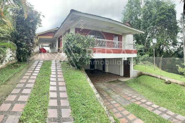 Finca en venta Risaralda Pereira Pereira 400 m2 Habitaciones 5 Baños 13 Garajes 5 Precio $1200000000