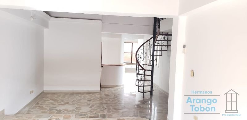 Casa en venta Antioquia Medellín Calasanz Parte Alta 215 m2 Habitaciones 4 Baños 4 Garajes 1 Precio $780000000