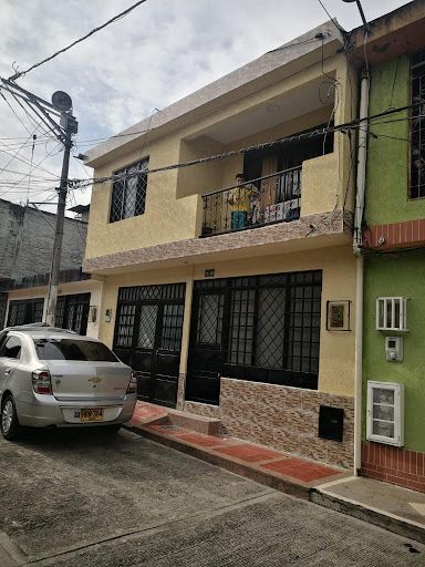 Casa en venta Tolima Ibagué El Jardin 200 m2 Habitaciones 8 Baños 6 Garajes 2 Precio $344000000