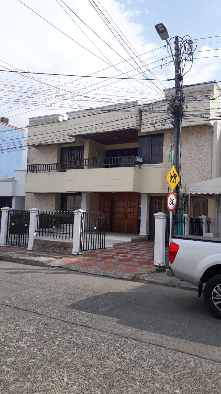 Casa en venta Córdoba Montería Los Alcázares 1000 m2 Habitaciones 5 Baños 13 Garajes 3 Precio $1400000000