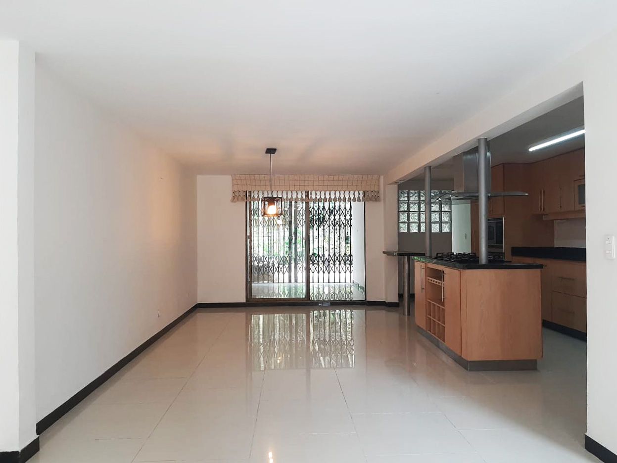 Casa en arriendo o venta Antioquia Medellín El Diamante No2 234 m2 Habitaciones 4 Baños 8 Garajes 3 Precio venta $1620000000 Precio arriendo $5400000