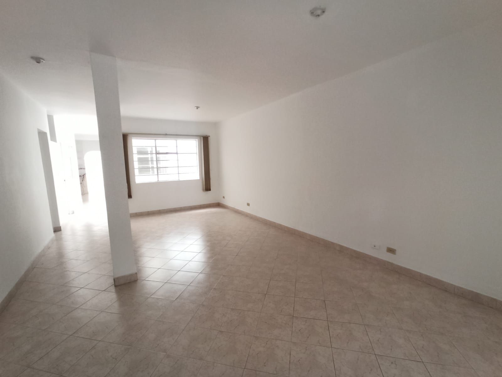 Casa en arriendo Antioquia Medellín Rosales 200 m2 Habitaciones 4 Baños 4 Garajes 2 Precio $4000000