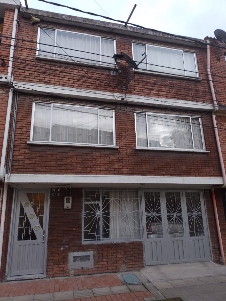 Casa en venta Cundinamarca Bogotá La Primavera 260 m2 Habitaciones 8 Baños 4 Garajes 1 Precio $420000000