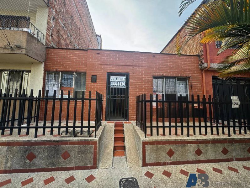 Casa en arriendo Antioquia Medellín La Gloria 164 m2 Habitaciones 10 Baños 5 Garajes 0 Precio $5500000