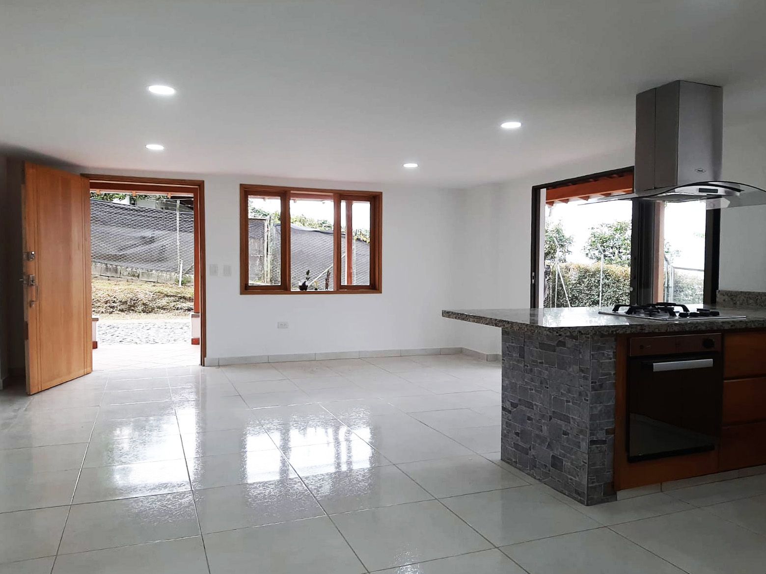 Casa en arriendo Antioquia Envigado La Mina 300 m2 Habitaciones 3 Baños 4 Garajes 4 Precio $6000000