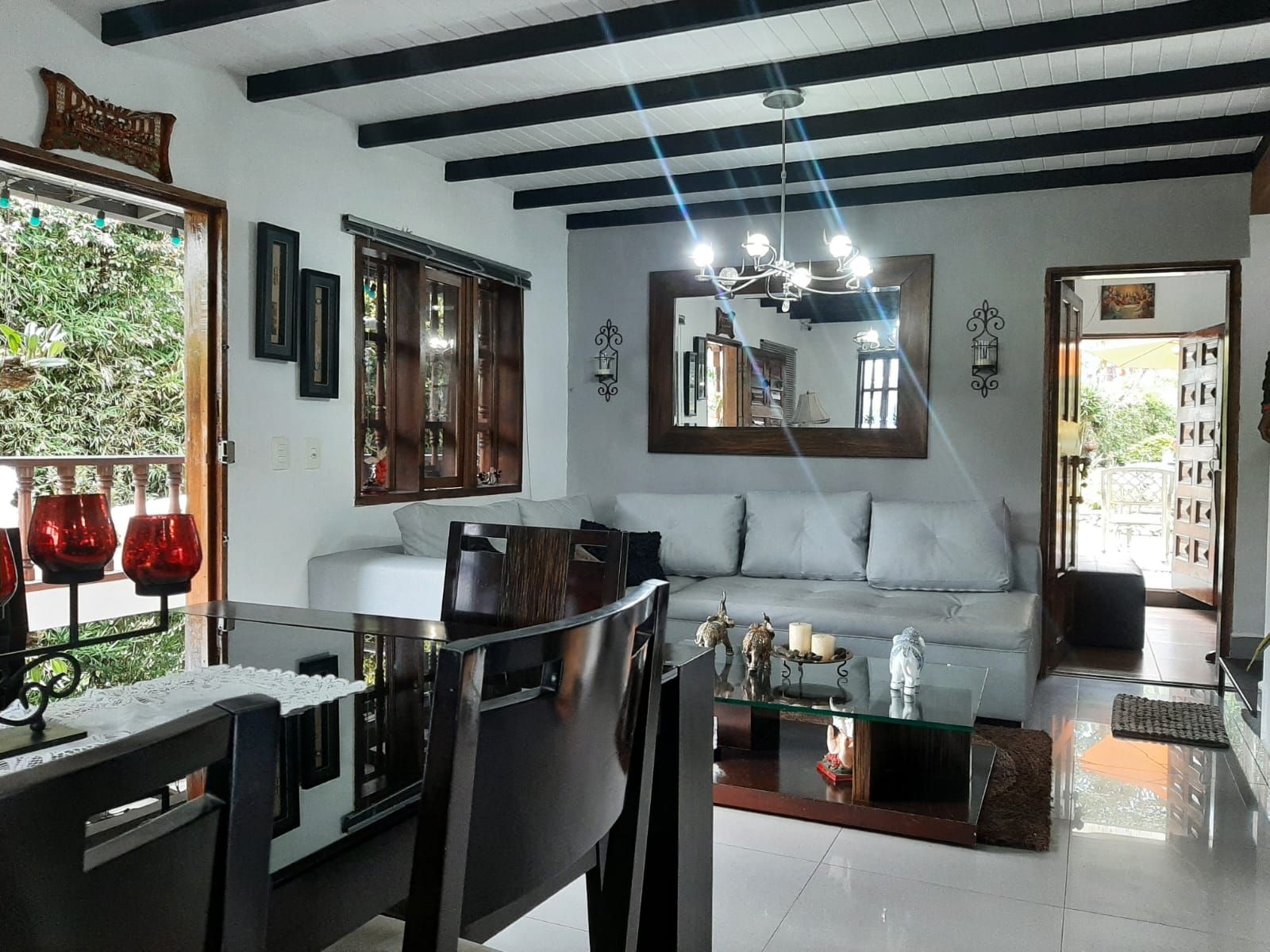 Casa en arriendo Antioquia Caldas Vereda La Miel 400 m2 Habitaciones 3 Baños 8 Garajes 5 Precio $9000000