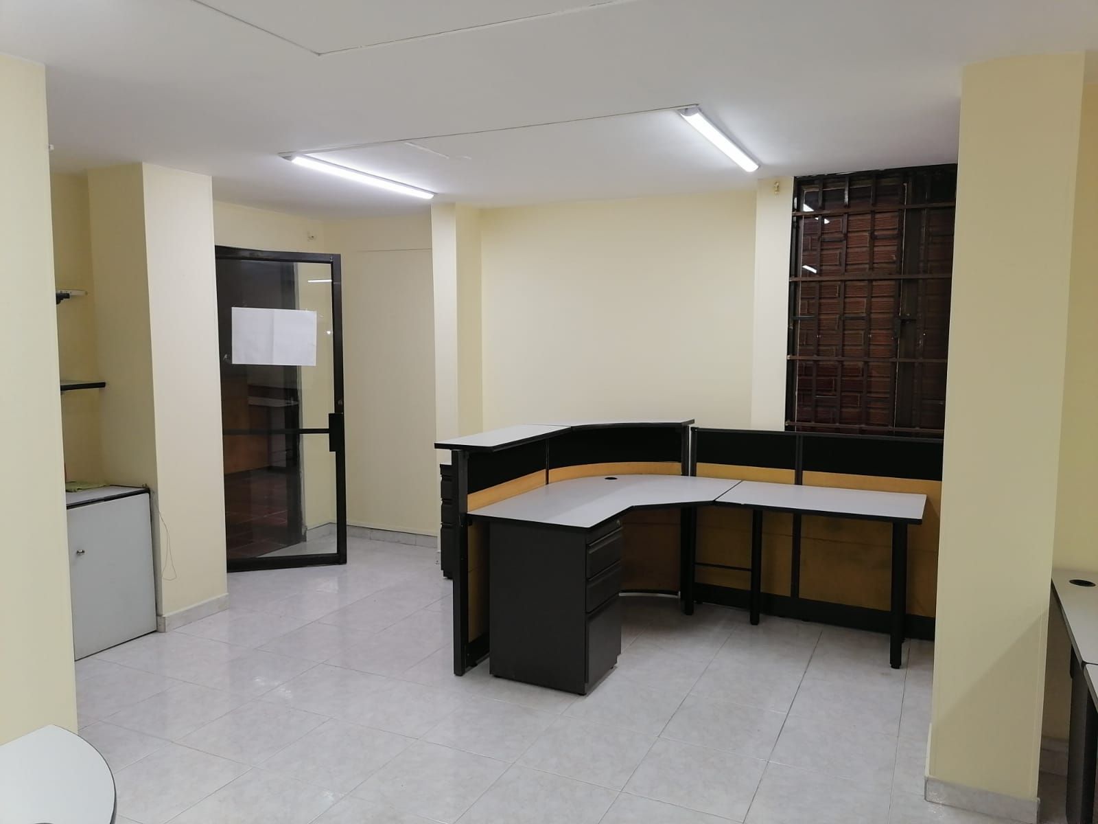 Oficina en arriendo Antioquia Medellín Prado 45 m2 Habitaciones 0 Baños 0 Garajes 2 Precio $1800000