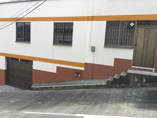 Casa en venta Risaralda Pereira Popular Modelo 406 m2 Habitaciones 7 Baños 6 Garajes 3 Precio $1400000000