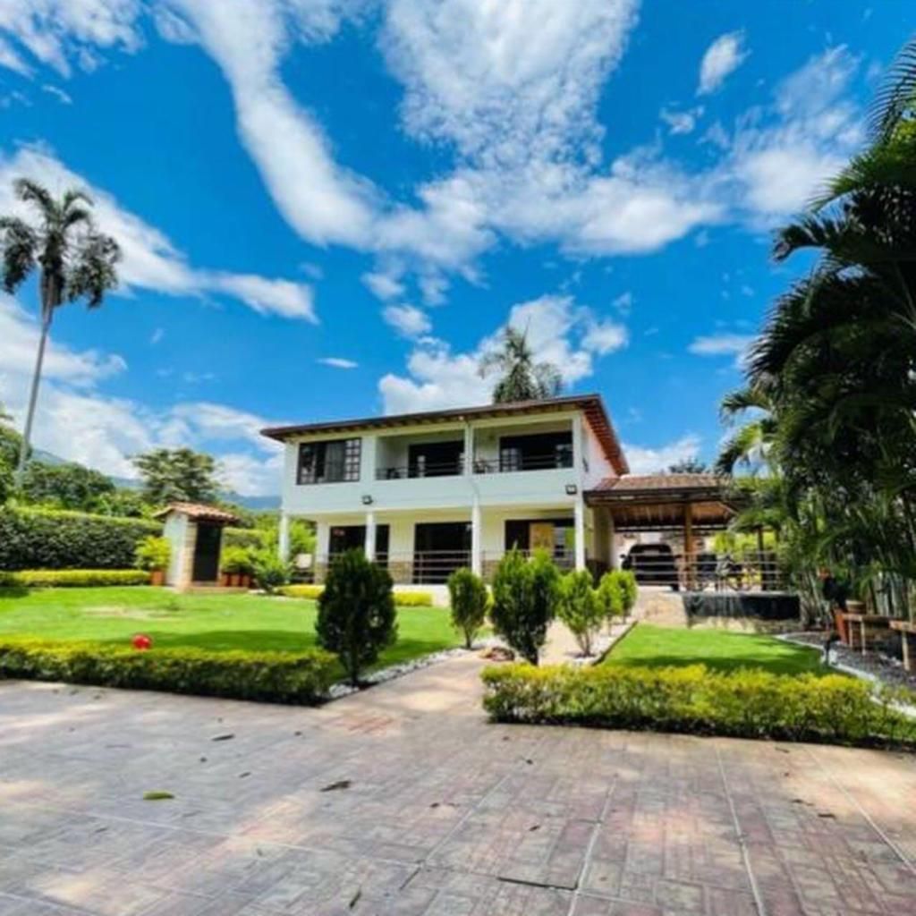 Casa Campestre en venta Santander Piedecuesta Piedecuesta 280 m2 Habitaciones 4 Baños 6 Garajes 5 Precio $980000000