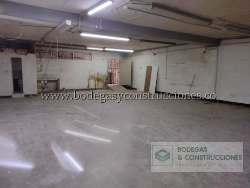 Local en arriendo Antioquia Itagüí La Esmeralda 351 m2 Habitaciones 0 Baños 2 Garajes 1 Precio $8775000