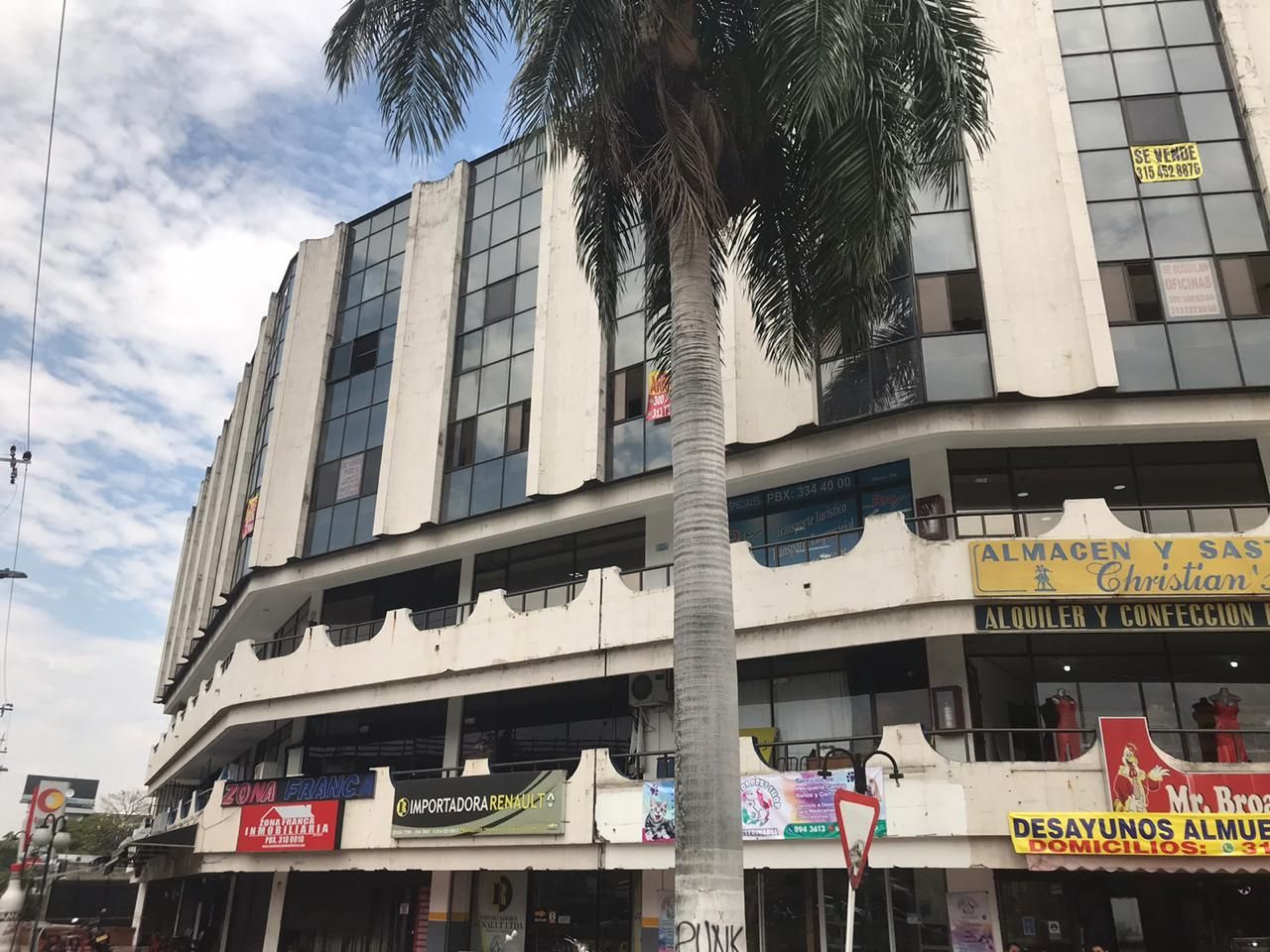 Oficina en venta Valle Del Cauca Cali Departamental 460 m2 Habitaciones 0 Baños 13 Garajes 9 Precio $1450000000