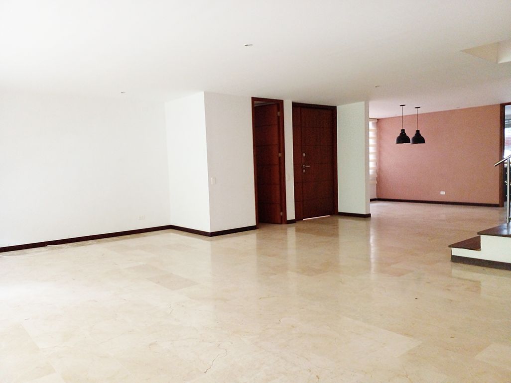 Casa en arriendo Antioquia Envigado La Mesa 320 m2 Habitaciones 3 Baños 6 Garajes 5 Precio $9700000