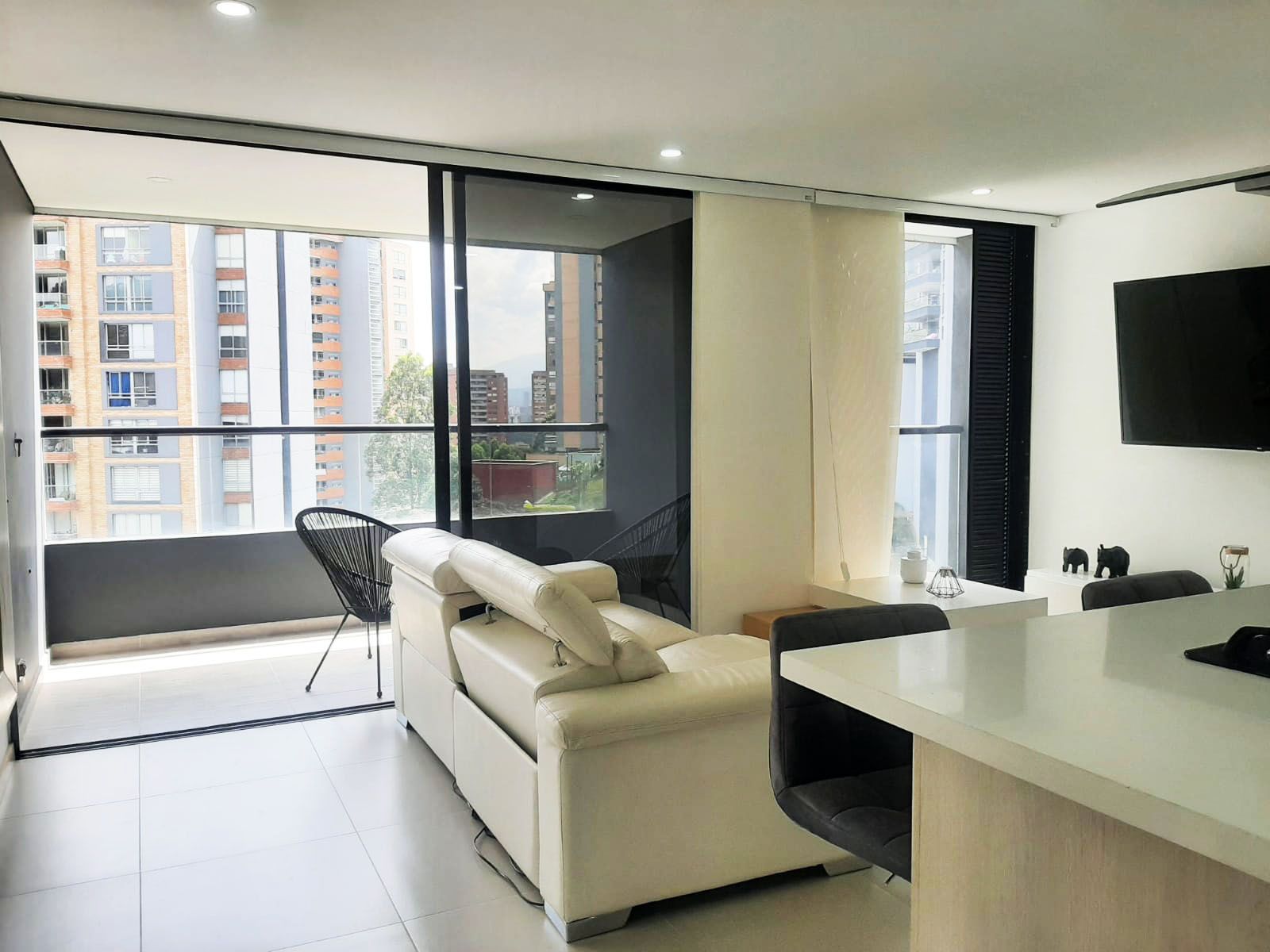 Apartamento en venta Antioquia Envigado Zona Centro 80 m2 Habitaciones 2 Baños 4 Garajes 3 Precio $510000000