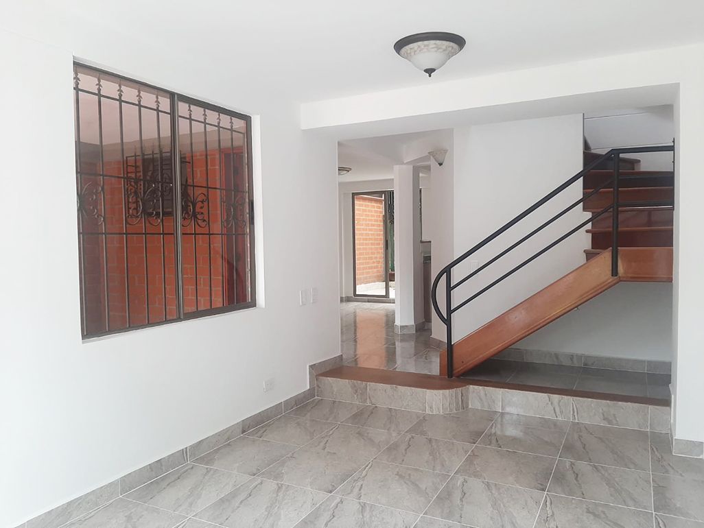 Casa en arriendo Antioquia Envigado La Mesa 156 m2 Habitaciones 3 Baños 4 Garajes 2 Precio $3800000
