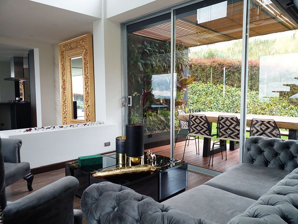 Casa en arriendo o venta Antioquia Envigado Altos Loma Del Escobero 450 m2 Habitaciones 4 Baños 6 Garajes 12 Precio venta $1900000000 Precio arriendo $13000000