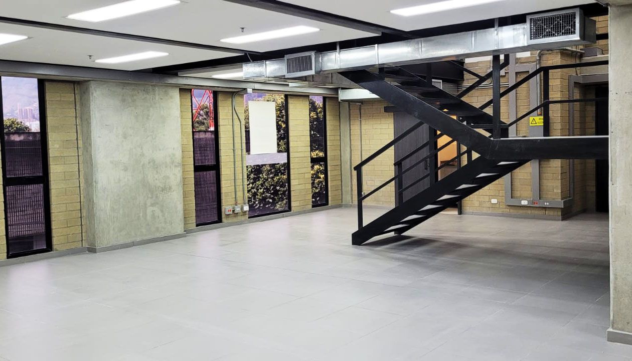 Oficina en arriendo Antioquia Medellín La Aguacatala 200 m2 Habitaciones 0 Baños 4 Garajes 3 Precio $14500000