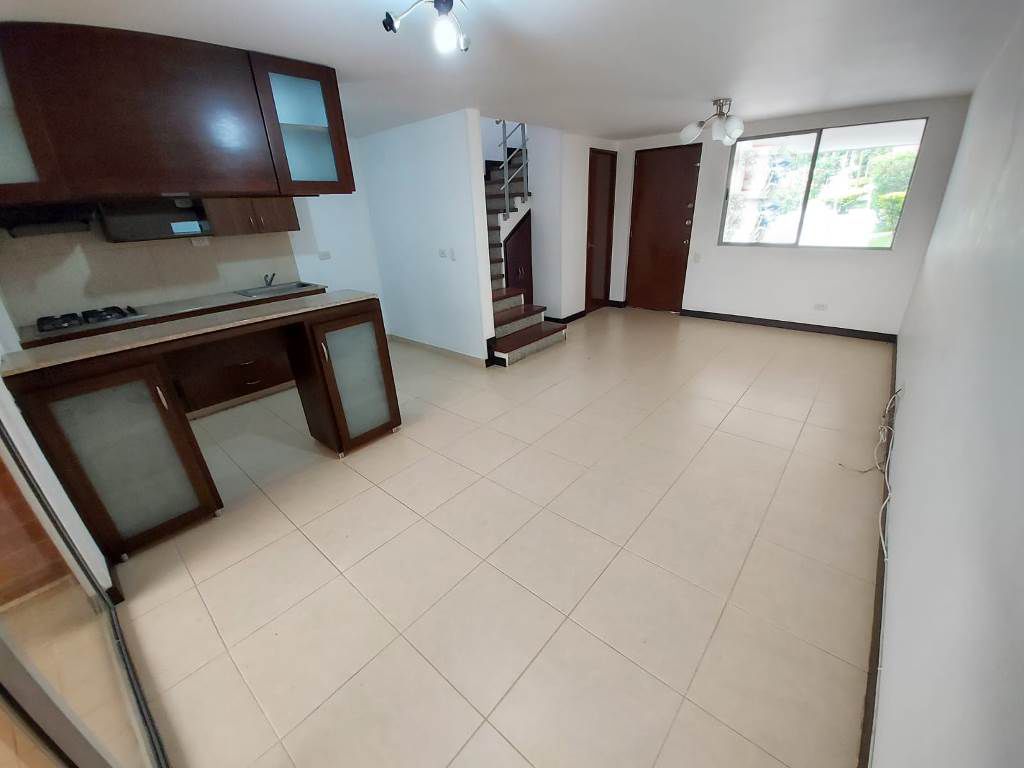 Casa en arriendo o venta Antioquia Envigado La Loma El Esmeraldal 150 m2 Habitaciones 3 Baños 4 Garajes 3 Precio venta $785000000 Precio arriendo $5200000