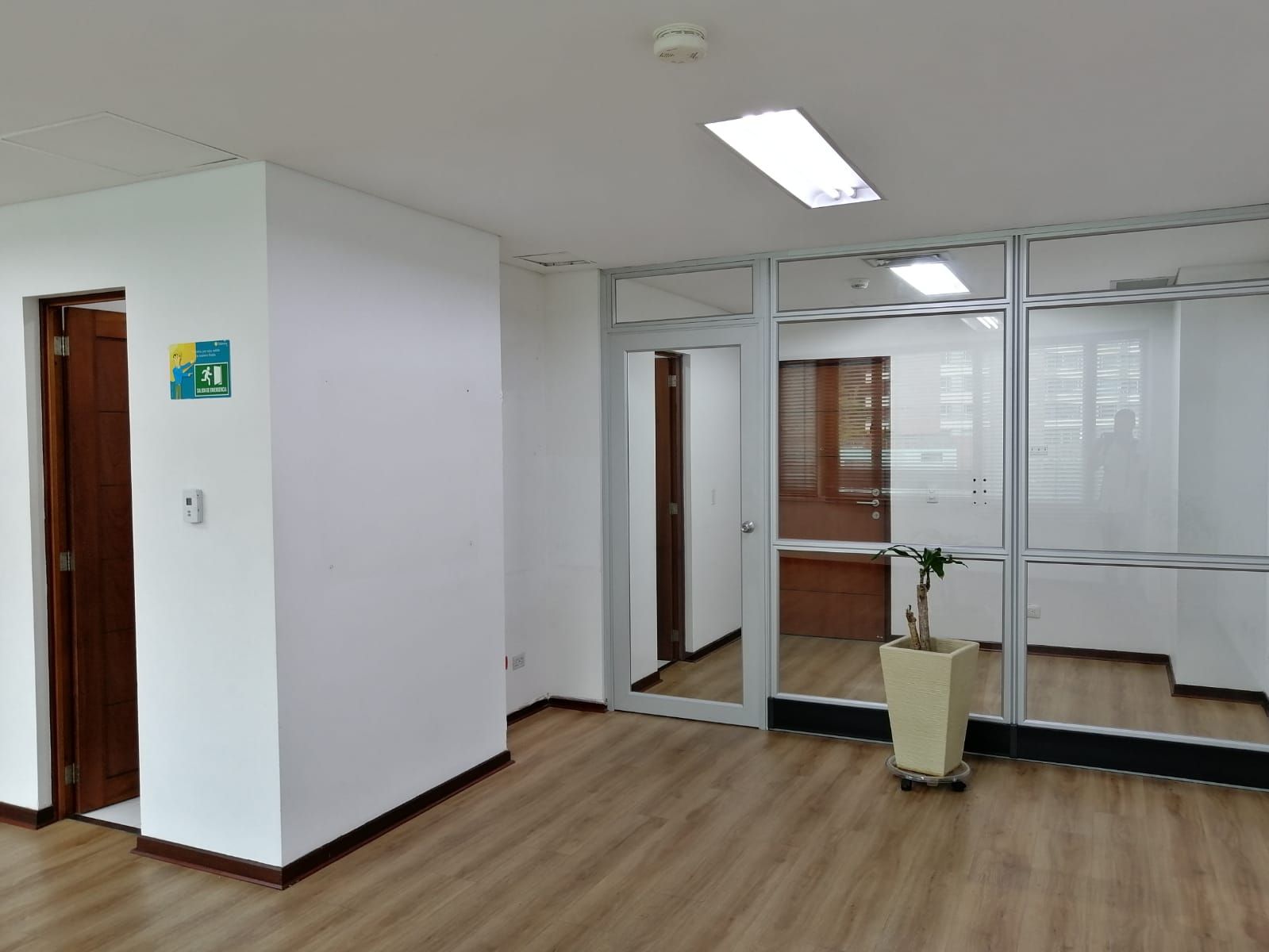 Oficina en arriendo o venta Antioquia Medellín El Tesoro 149 m2 Habitaciones 0 Baños 2 Garajes 3 Precio venta $1350000000 Precio arriendo $9500000