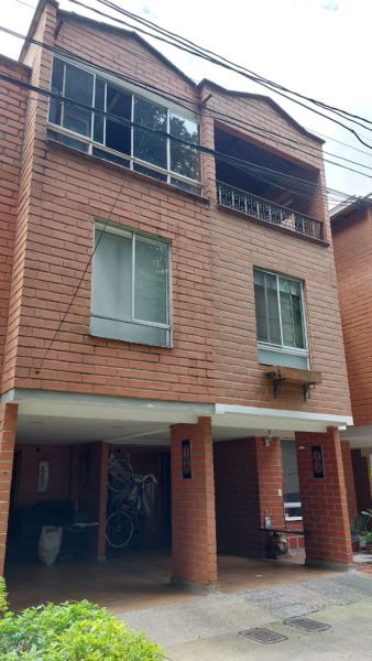 Casa en venta Antioquia Envigado Los Naranjos 159 m2 Habitaciones 3 Baños 5 Garajes 1 Precio $680000000