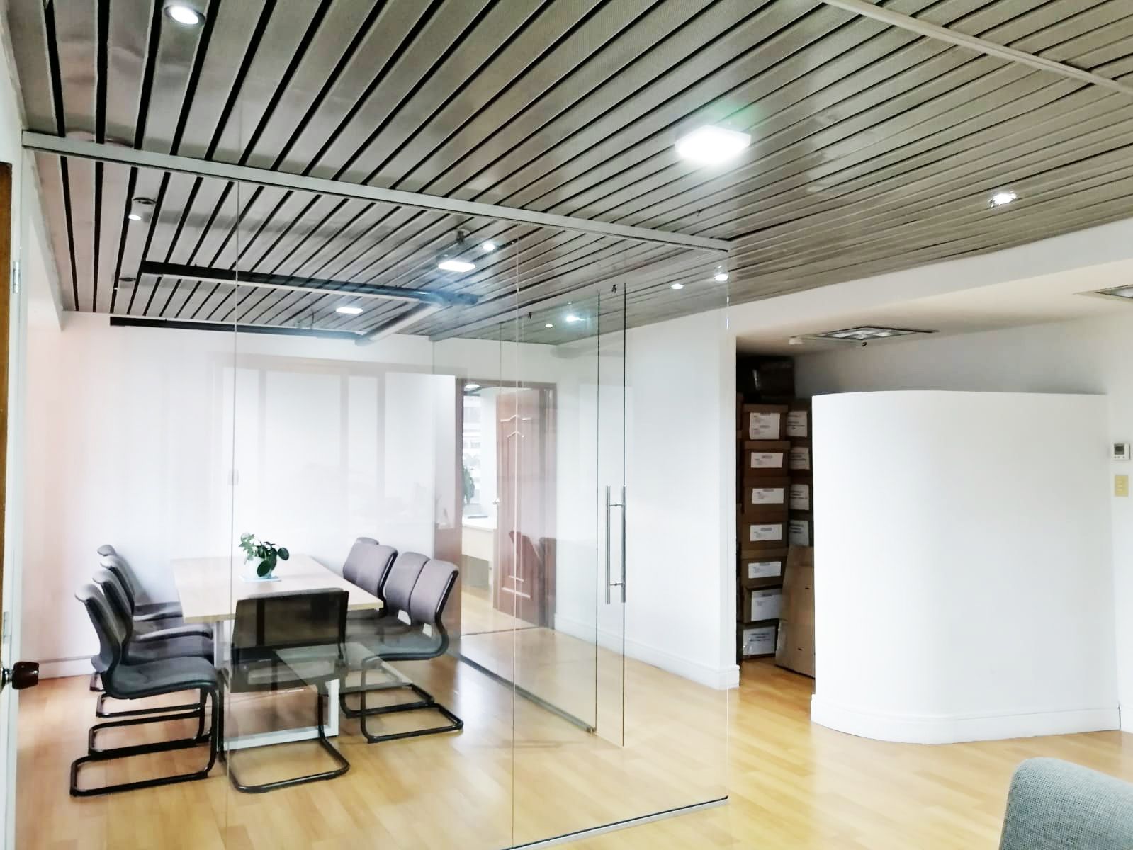 Oficina en arriendo Antioquia Medellín Patio Bonito 110 m2 Habitaciones 0 Baños 2 Garajes 3 Precio $6200000
