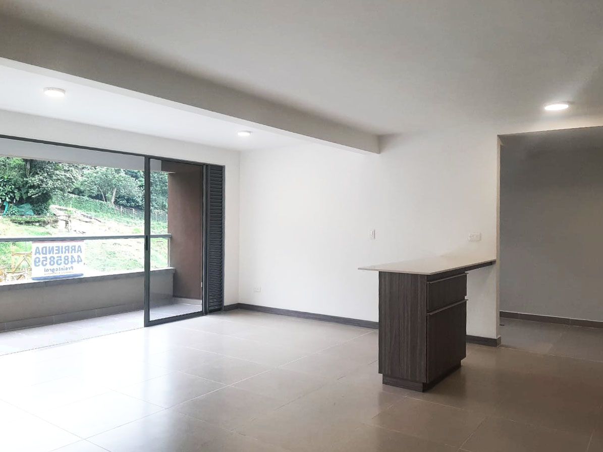 Apartamento en arriendo Antioquia Envigado El Salado 90 m2 Habitaciones 3 Baños 2 Garajes 2 Precio $2650000
