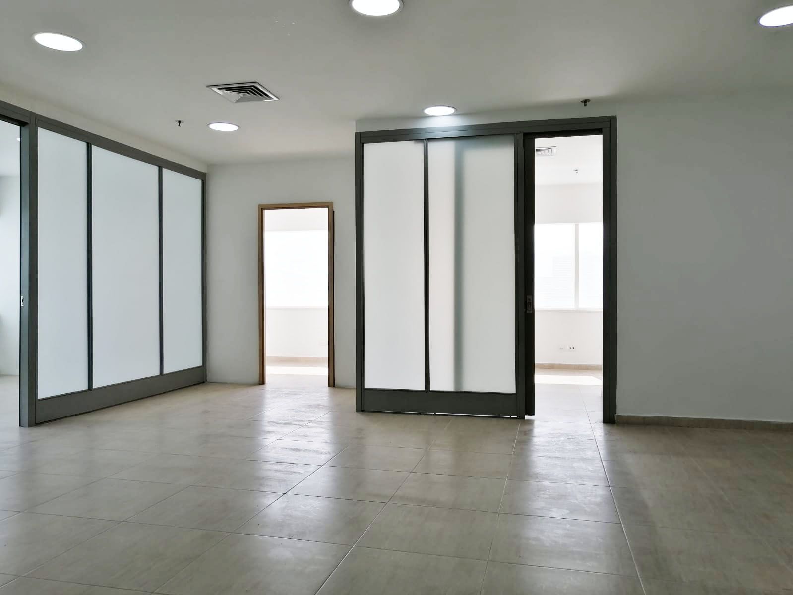 Oficina en arriendo Antioquia Medellín Manila 90 m2 Habitaciones 0 Baños 0 Garajes 3 Precio $6500000