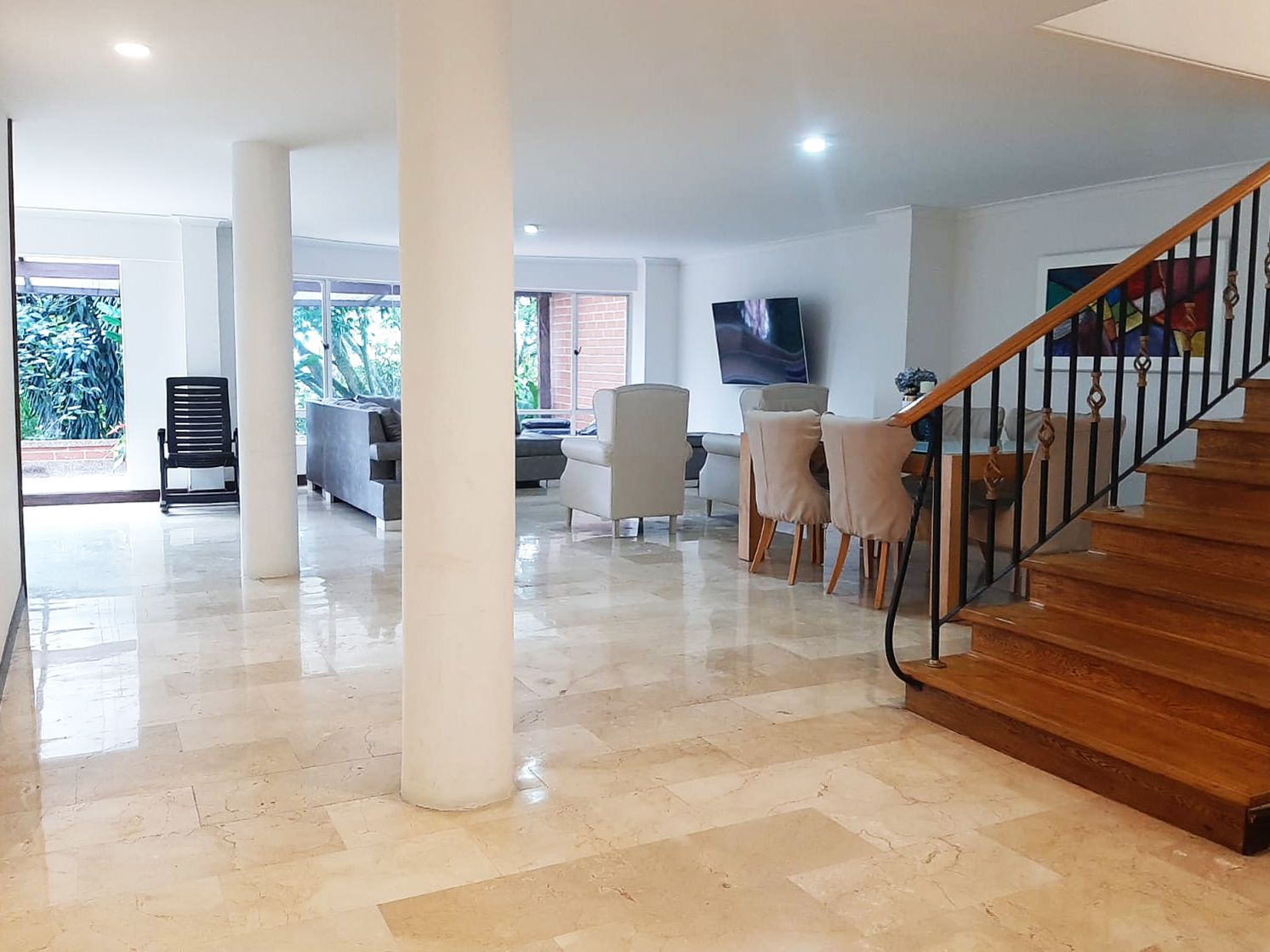 Casa en arriendo o venta Antioquia Medellín El Diamante No2 420 m2 Habitaciones 3 Baños 6 Garajes 5 Precio venta $1700000000 Precio arriendo $9600000