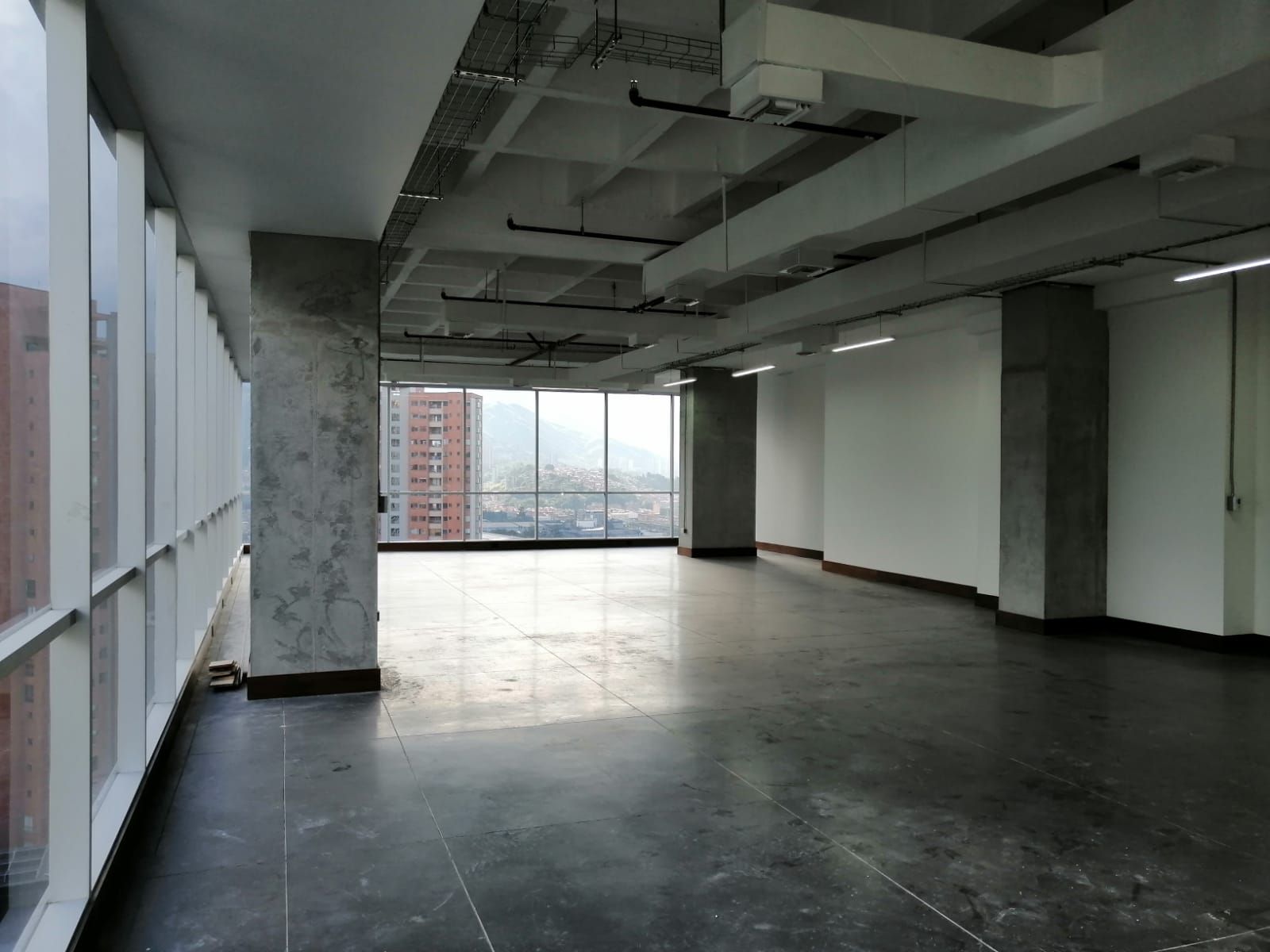 Oficina en arriendo Antioquia Medellín Castropol 159 m2 Habitaciones 0 Baños 0 Garajes 7 Precio $13000000