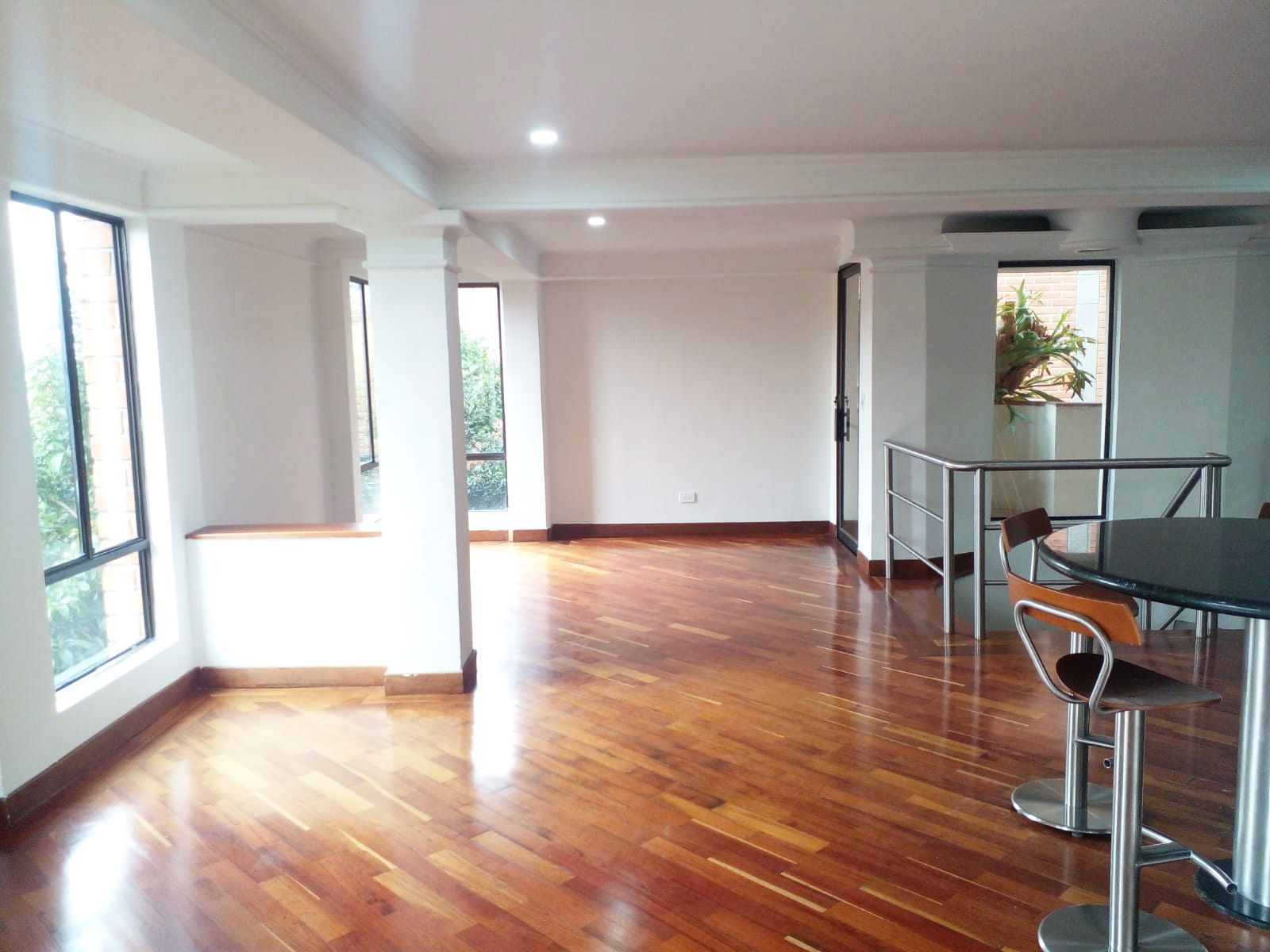 Apartamento en arriendo Antioquia Medellín Santa Teresita 178 m2 Habitaciones 3 Baños 6 Garajes 3 Precio $4300000