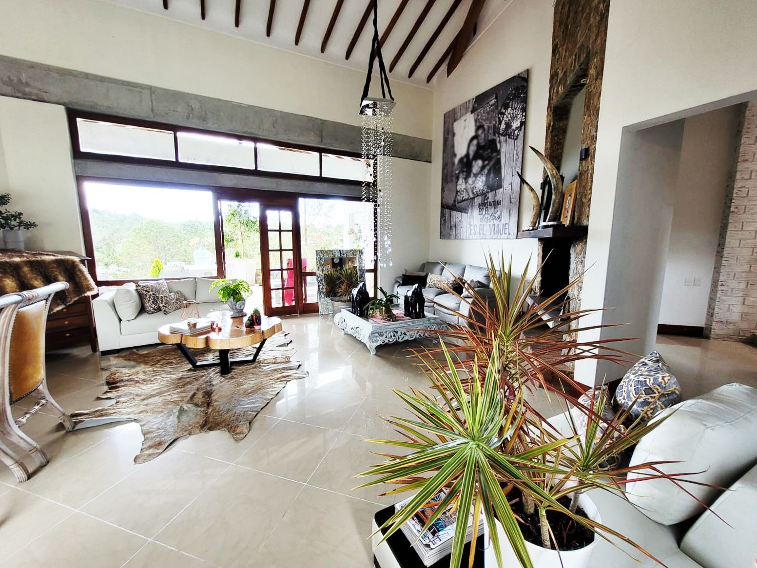 Casa en arriendo Antioquia Envigado La Mesa 400 m2 Habitaciones 4 Baños 15 Garajes 12 Precio $20700000