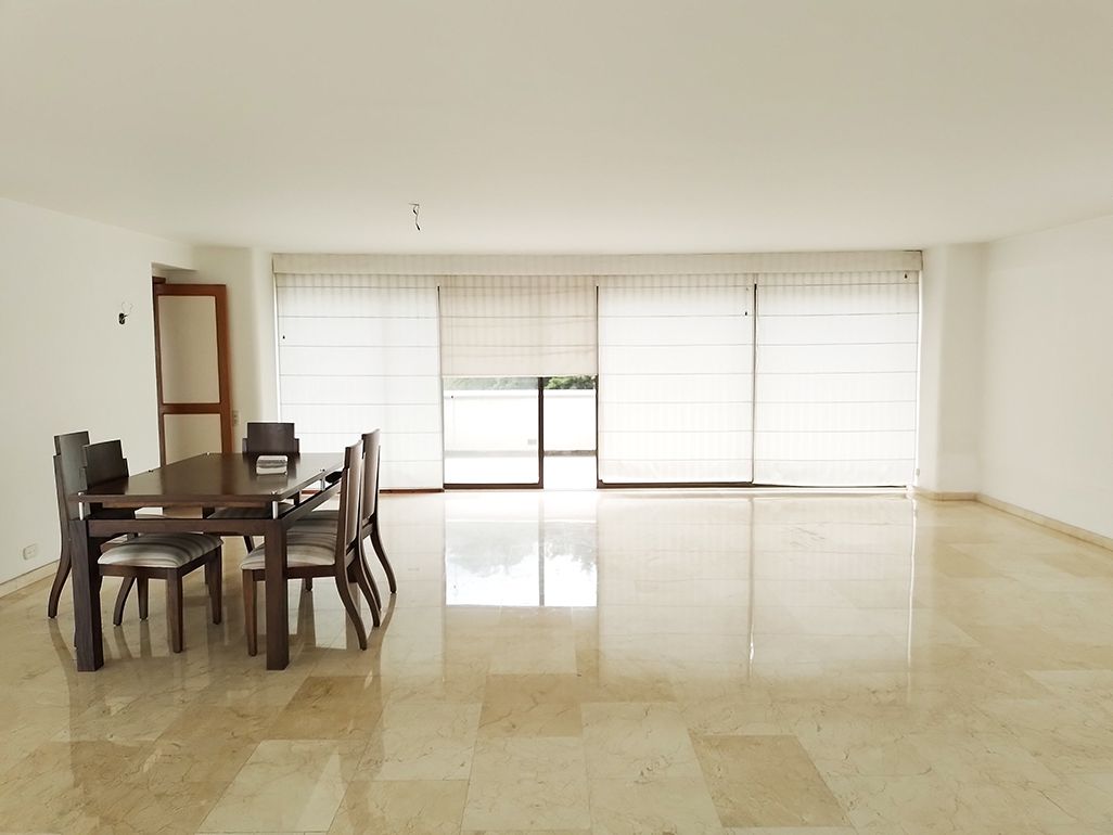 Apartamento en venta Antioquia Medellín El Tesoro 305 m2 Habitaciones 3 Baños 6 Garajes 5 Precio $1580000000
