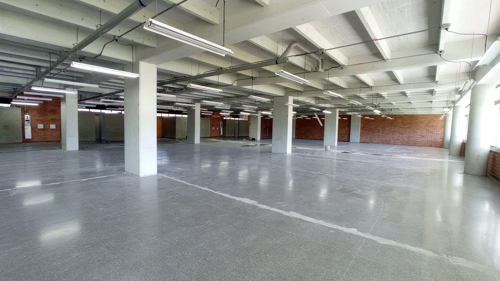 Oficina en arriendo Antioquia Medellín Noel 1940 m2 Habitaciones 0 Baños 20 Garajes 10 Precio $143200000