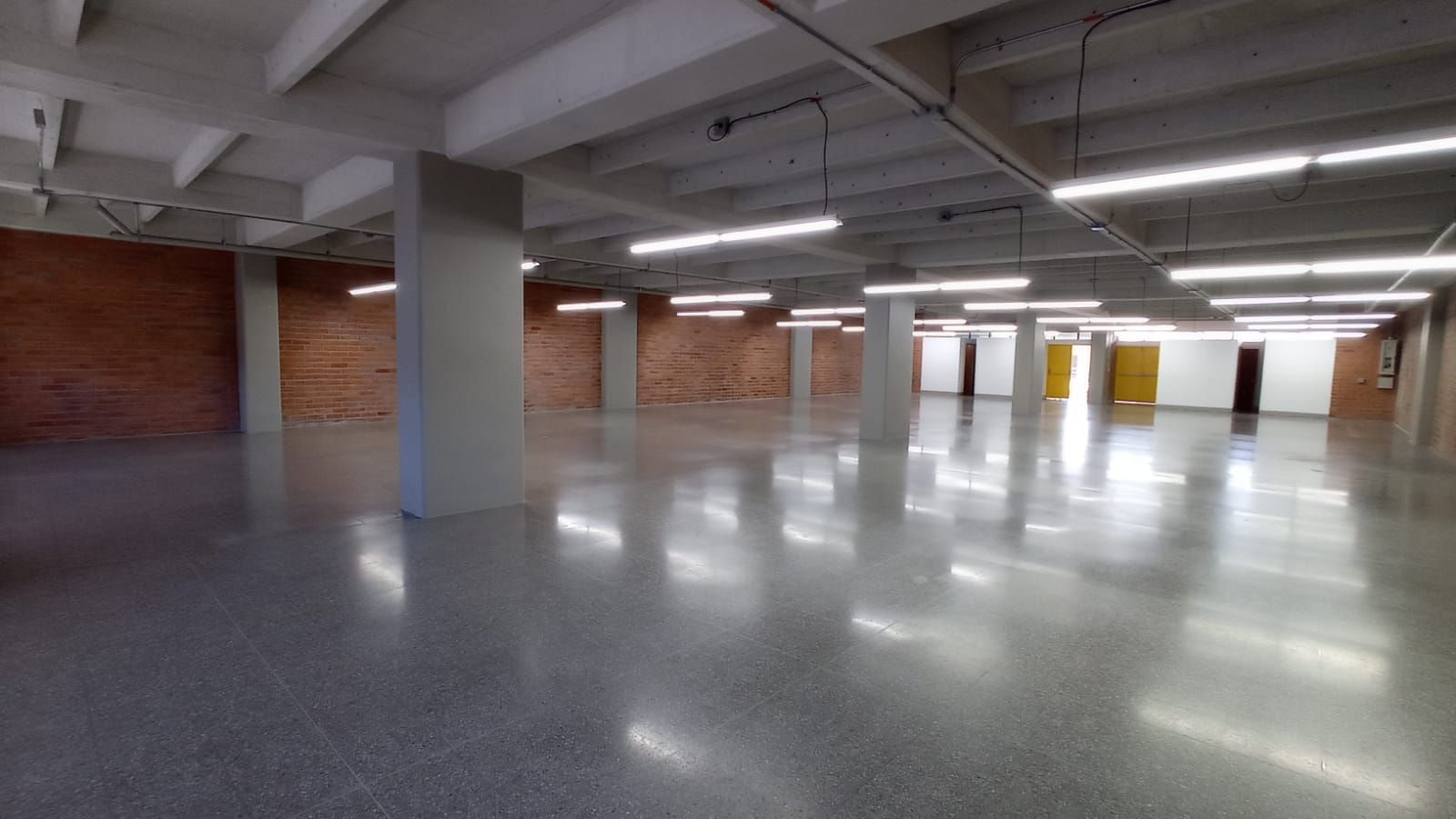 Oficina en arriendo Antioquia Medellín Noel 466 m2 Habitaciones 0 Baños 4 Garajes 6 Precio $34100000