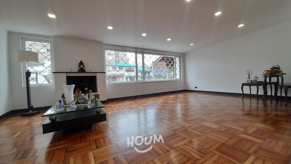 Casa en venta Cundinamarca Bogotá Estoril 265 m2 Habitaciones 3 Baños 3 Garajes 2 Precio $1200000000