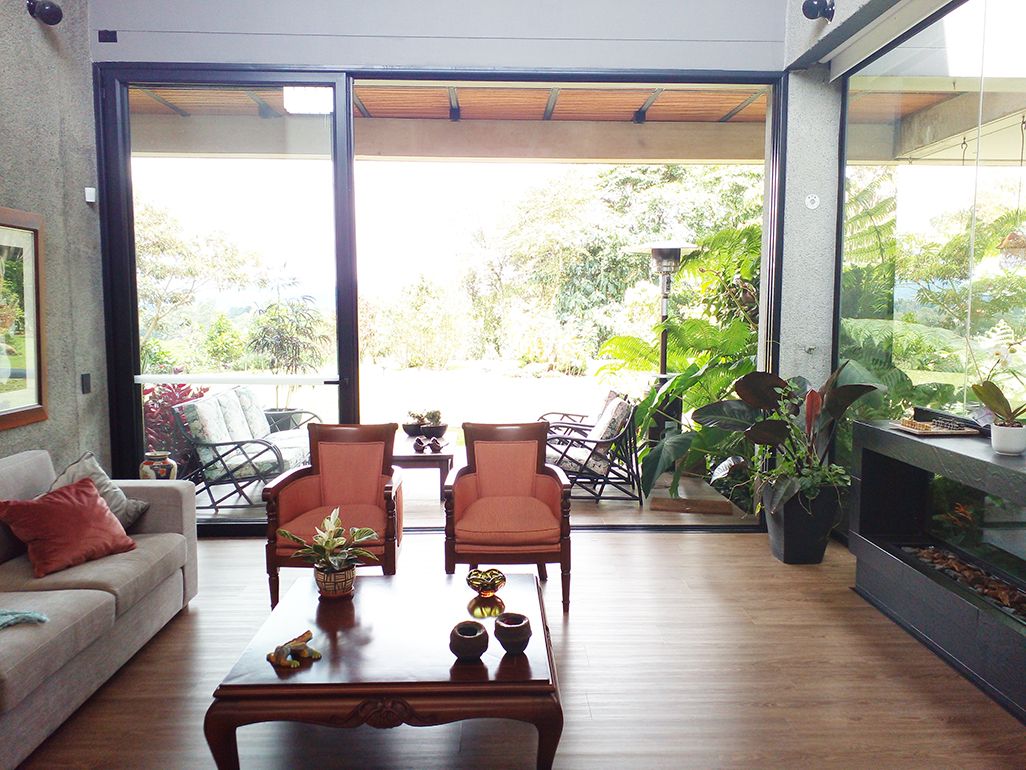 Casa en arriendo o venta Antioquia Envigado La Mesa 455 m2 Habitaciones 3 Baños 6 Garajes 8 Precio venta $4800000000 Precio arriendo $25000000