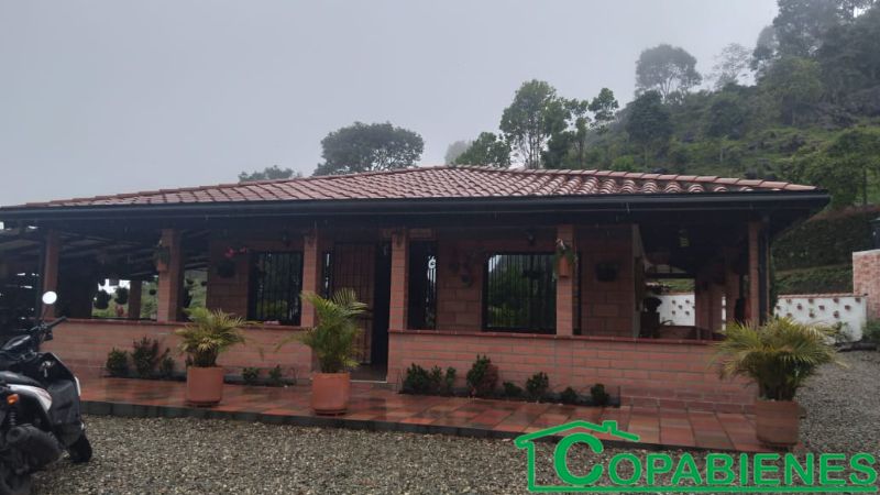 Casa en venta Antioquia Copacabana Simon Bolivar Sb centro 150 m2 Habitaciones 3 Baños 2 Garajes 1 Precio $500000000