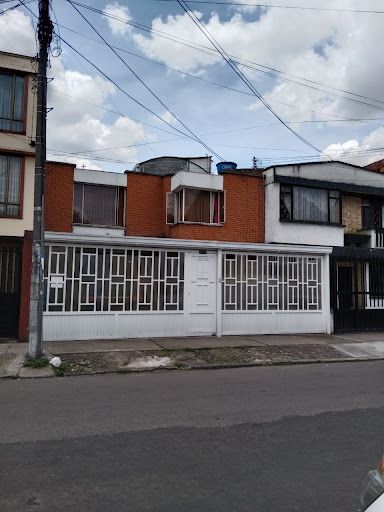 Casa en venta Cundinamarca Bogotá Santa Cecilia 230 m2 Habitaciones 7 Baños 2 Garajes 3 Precio $1500000000