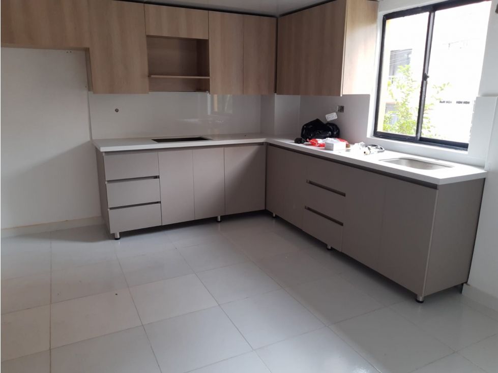 Casa en arriendo o venta Antioquia Medellín La Gloria 180 m2 Habitaciones 4 Baños 3 Garajes 2 Precio venta $780000000 Precio arriendo $5000000