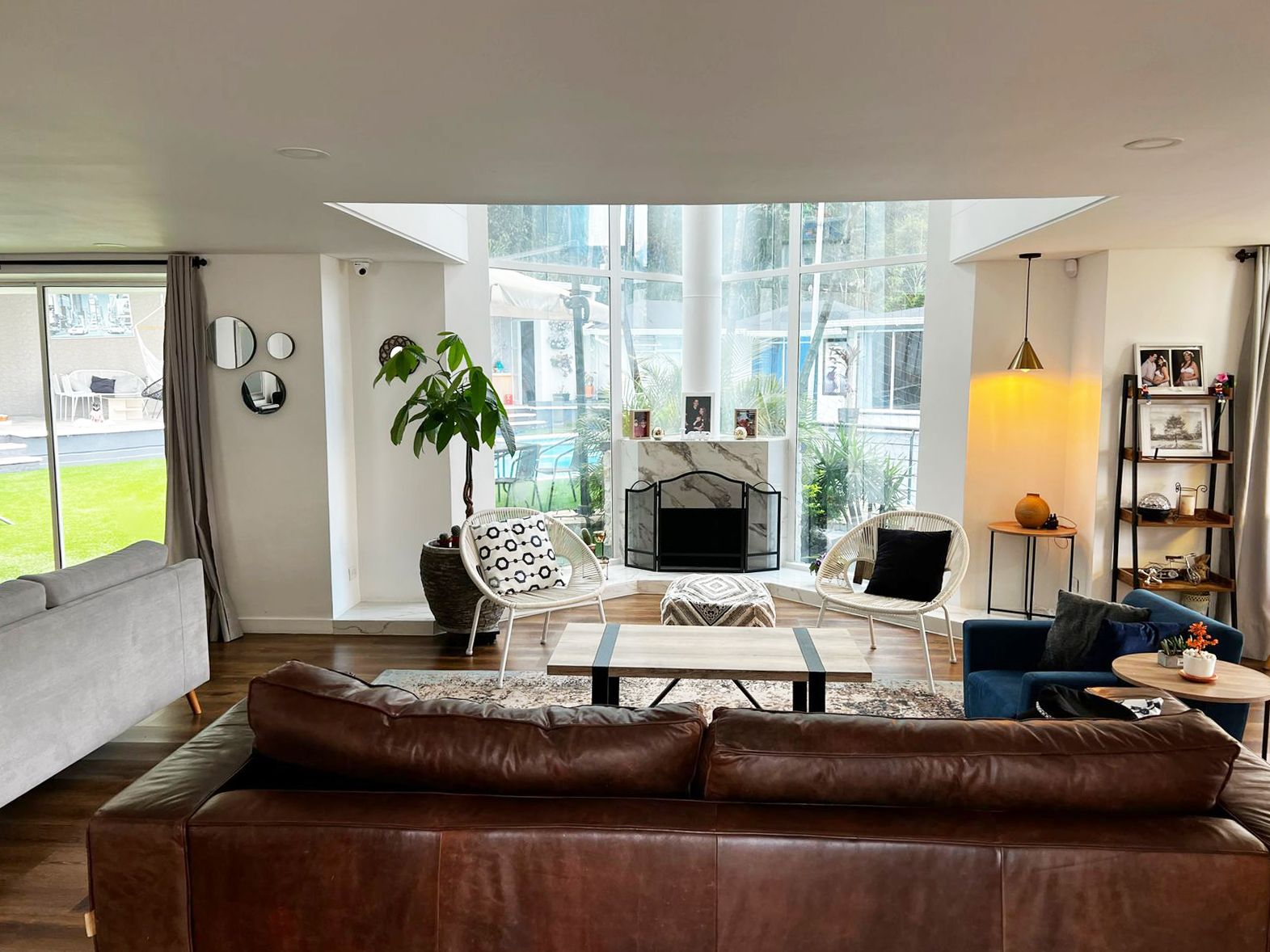 Casa en arriendo o venta Antioquia Medellín El Tesoro 400 m2 Habitaciones 3 Baños 6 Garajes 3 Precio venta $2000000000 Precio arriendo $13500000