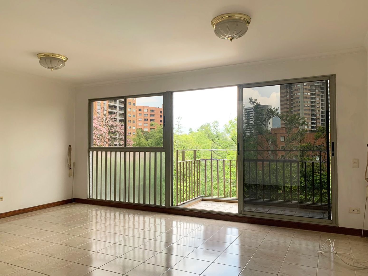 Apartamento en arriendo Antioquia Envigado Zúñiga 75 m2 Habitaciones 2 Baños 2 Garajes 2 Precio $3200000
